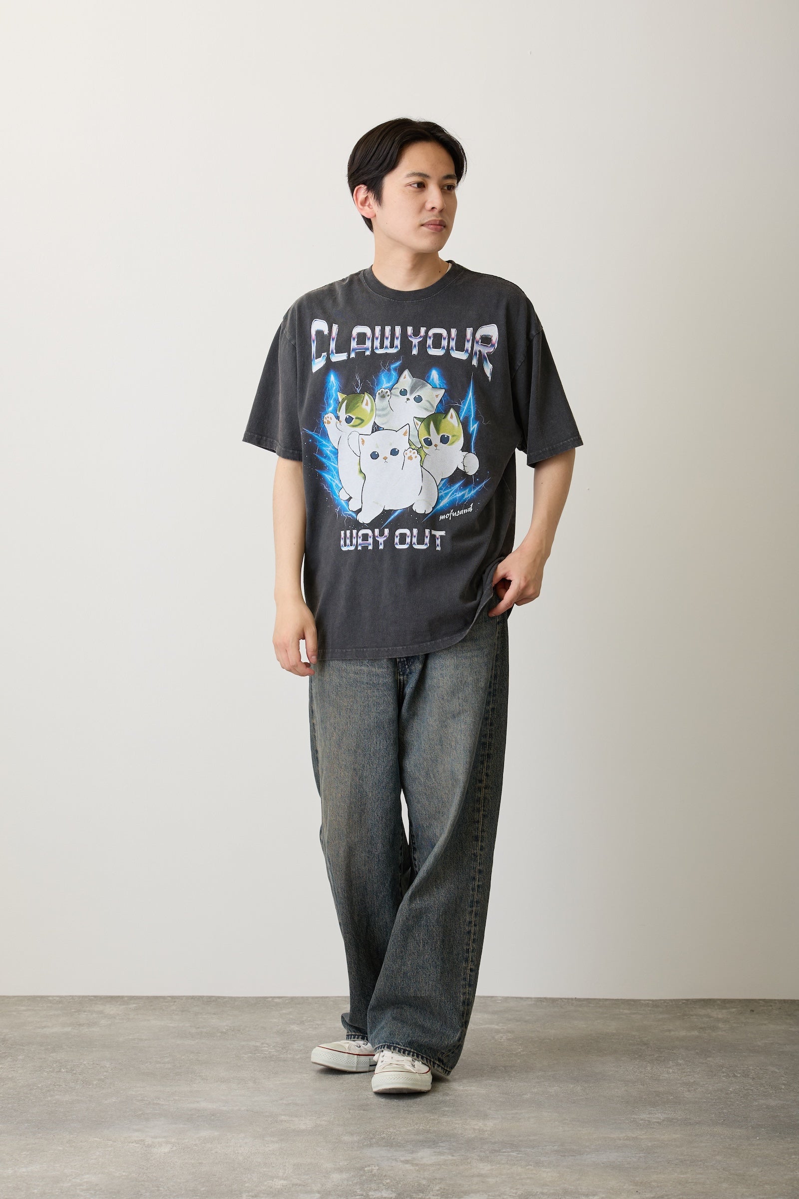 【7月中旬以降お届け】mofusand  Tシャツ  CLAW YOUR WAY OUT スミ