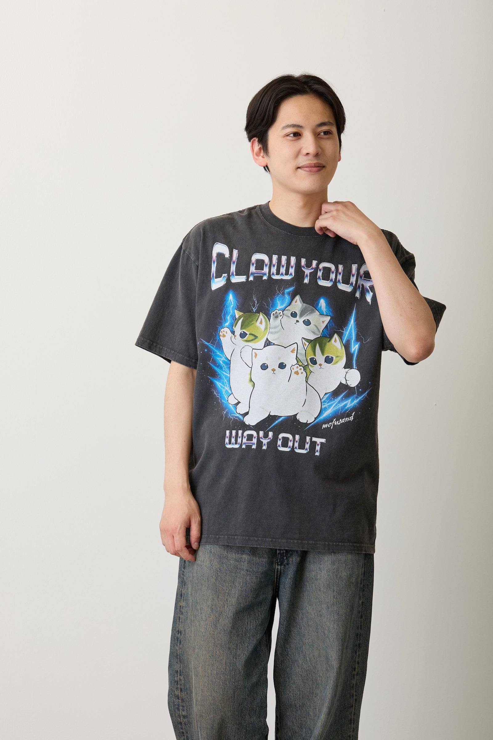 【7月中旬以降お届け】mofusand  Tシャツ  CLAW YOUR WAY OUT スミ