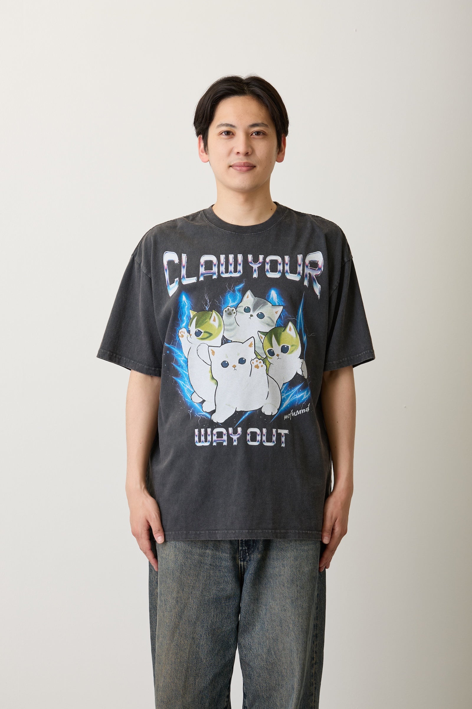 【7月中旬以降お届け】mofusand  Tシャツ  CLAW YOUR WAY OUT スミ