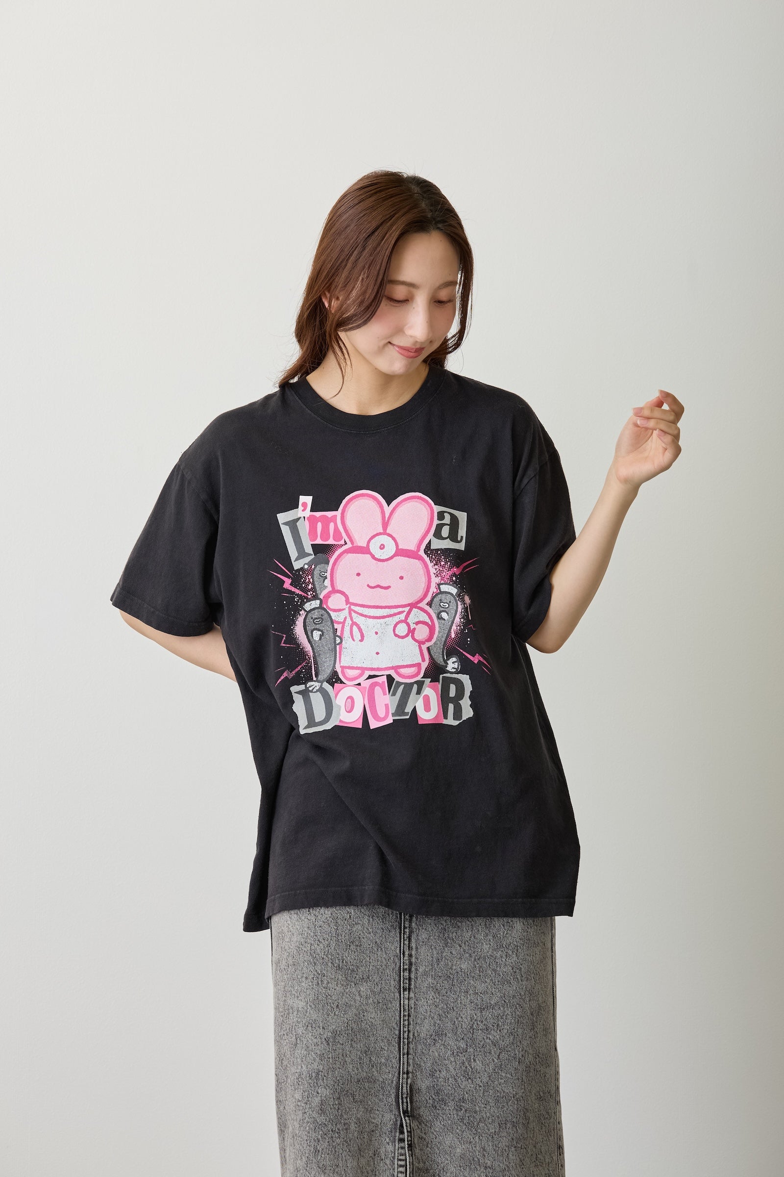 【7月中旬以降お届け】ホワイトタイガーとブラックタイガー Tシャツ うさぎ先生 I’m a Doctor ブラック