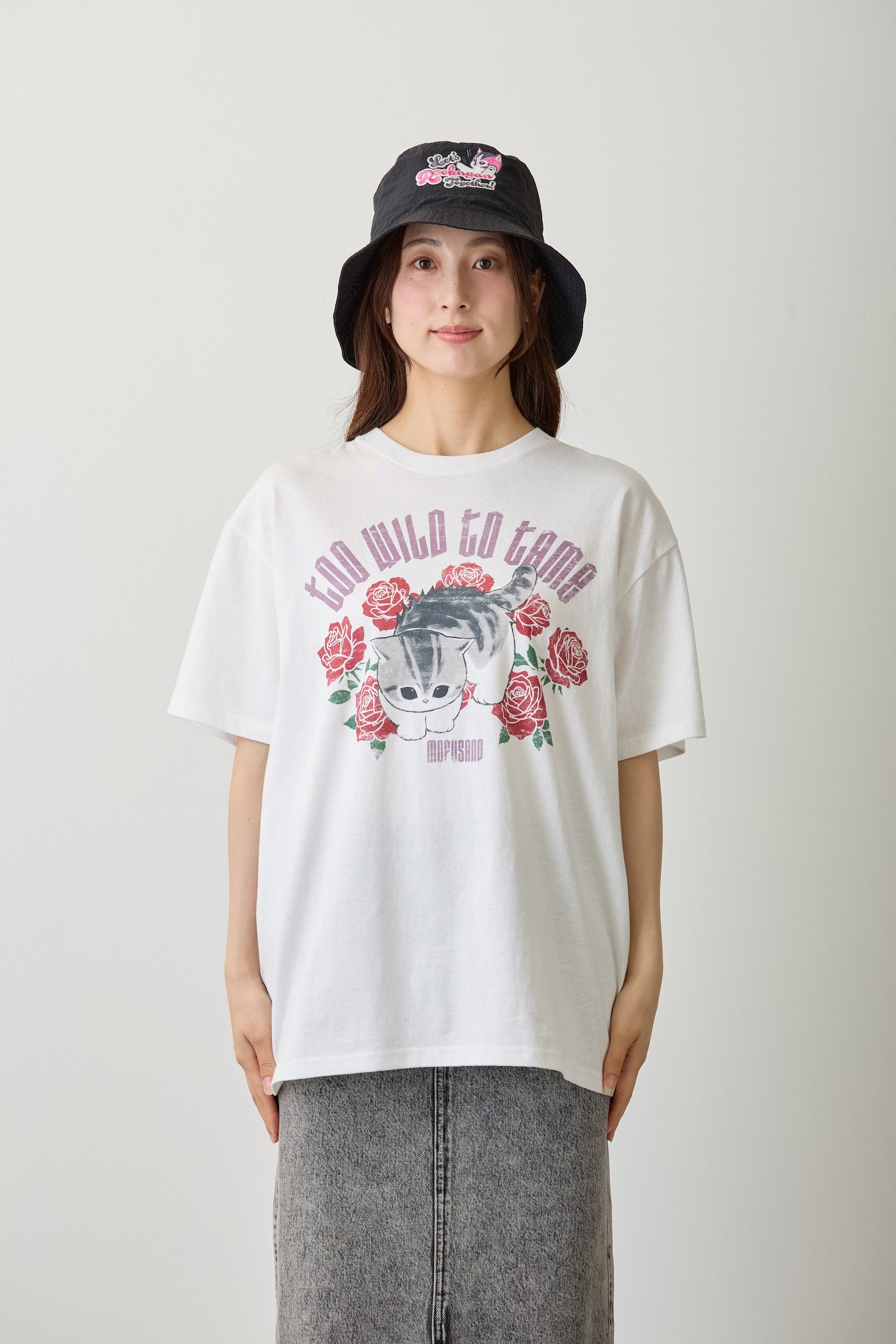 【7月中旬以降お届け】mofusand  Tシャツ  TOO WILD TO TAME ホワイト