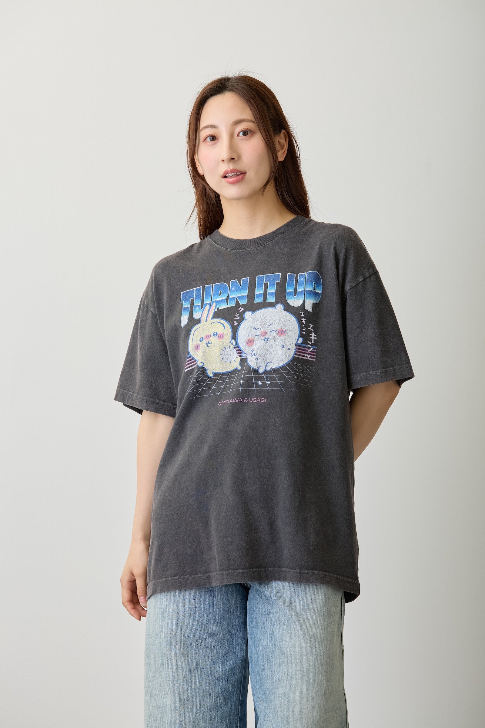 ちいかわ Tシャツ TURN IT UP スミ