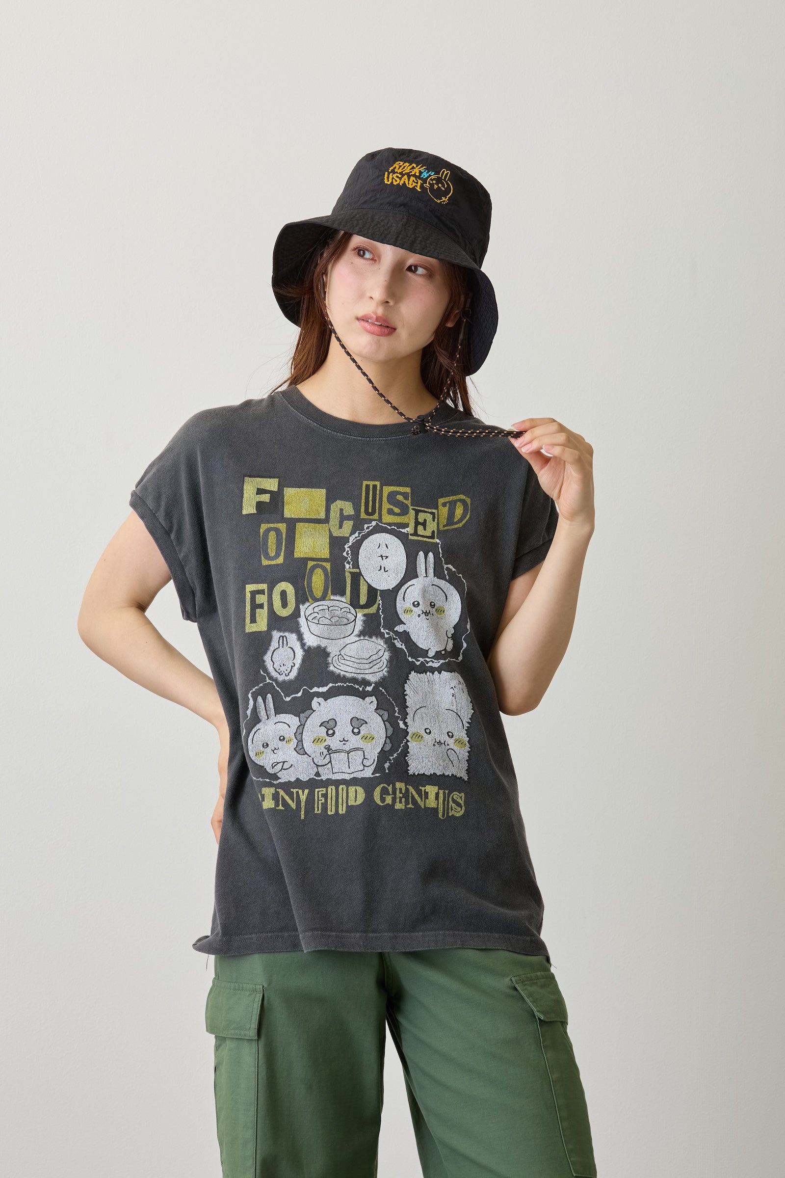 【7月中旬以降お届け】ちいかわ ワイドノースリーブ FOCUSED ON FOOD スミ