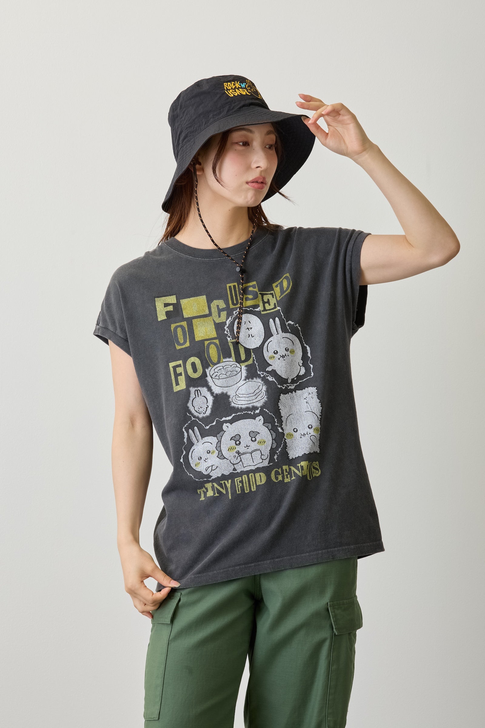 【7月中旬以降お届け】ちいかわ ワイドノースリーブ FOCUSED ON FOOD スミ
