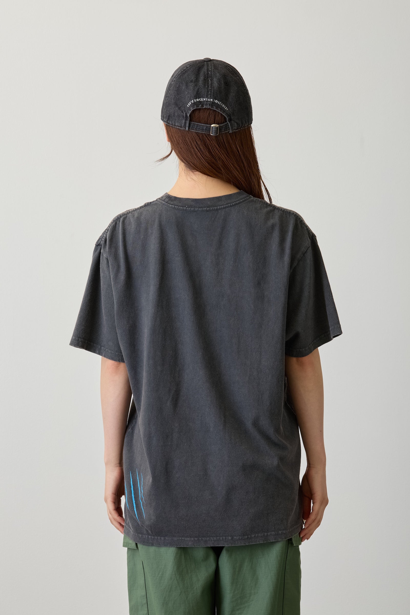 【7月中旬以降お届け】mofusand  Tシャツ  CLAW YOUR WAY OUT スミ