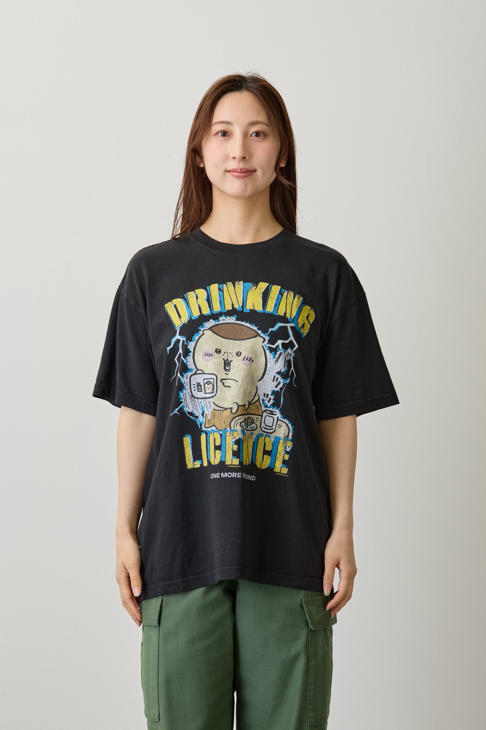 7月中旬以降お届け】ちいかわ Tシャツ DRINKING LICENCE ブラック