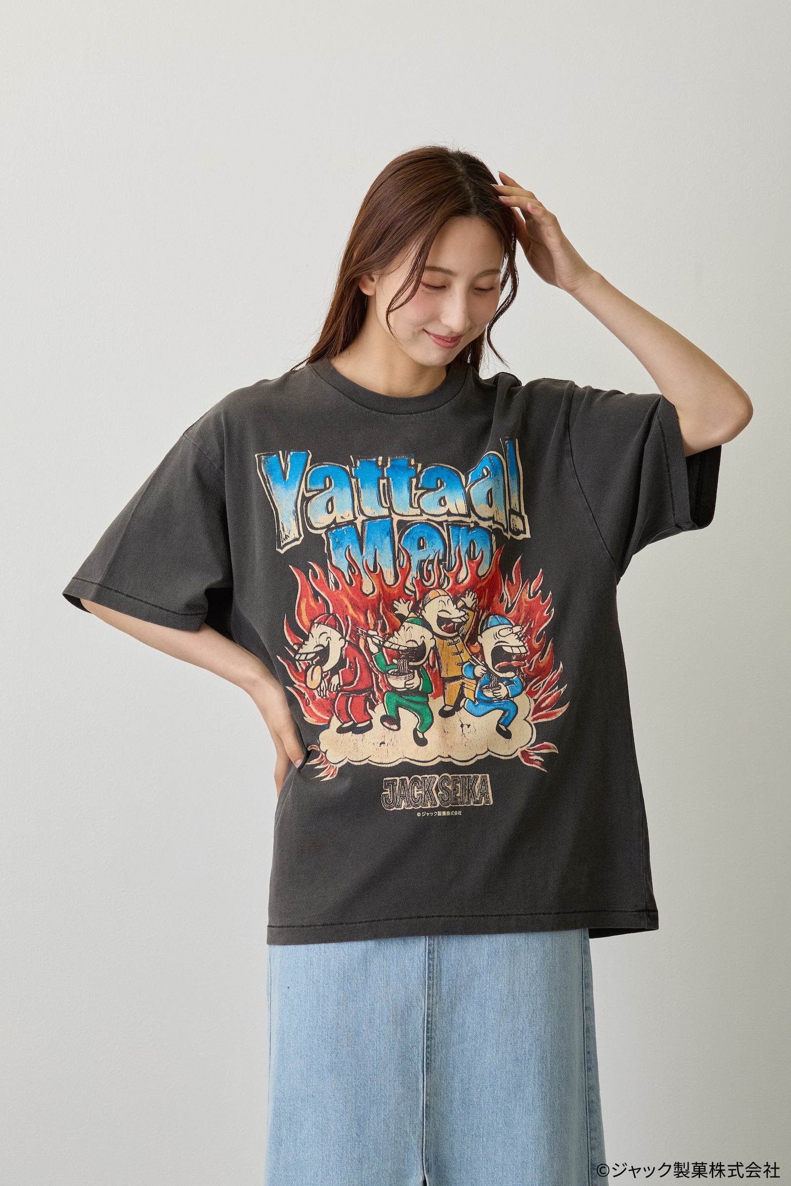 【7月中旬以降お届け】ヤッター！めん Tシャツ 駄菓子ロック ブラック
