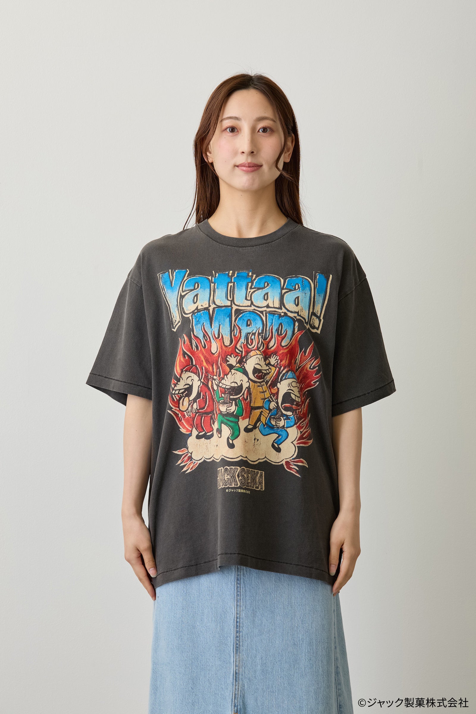 【7月中旬以降お届け】ヤッター！めん Tシャツ 駄菓子ロック ブラック