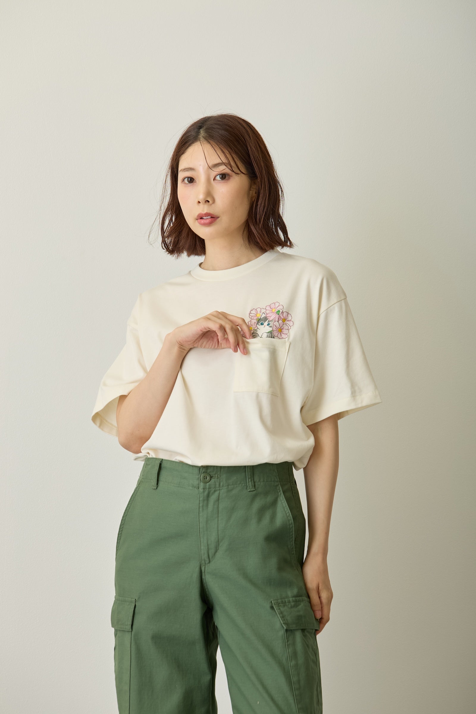 mofusand×日比谷花壇 Tシャツ コスモス オフホワイト
