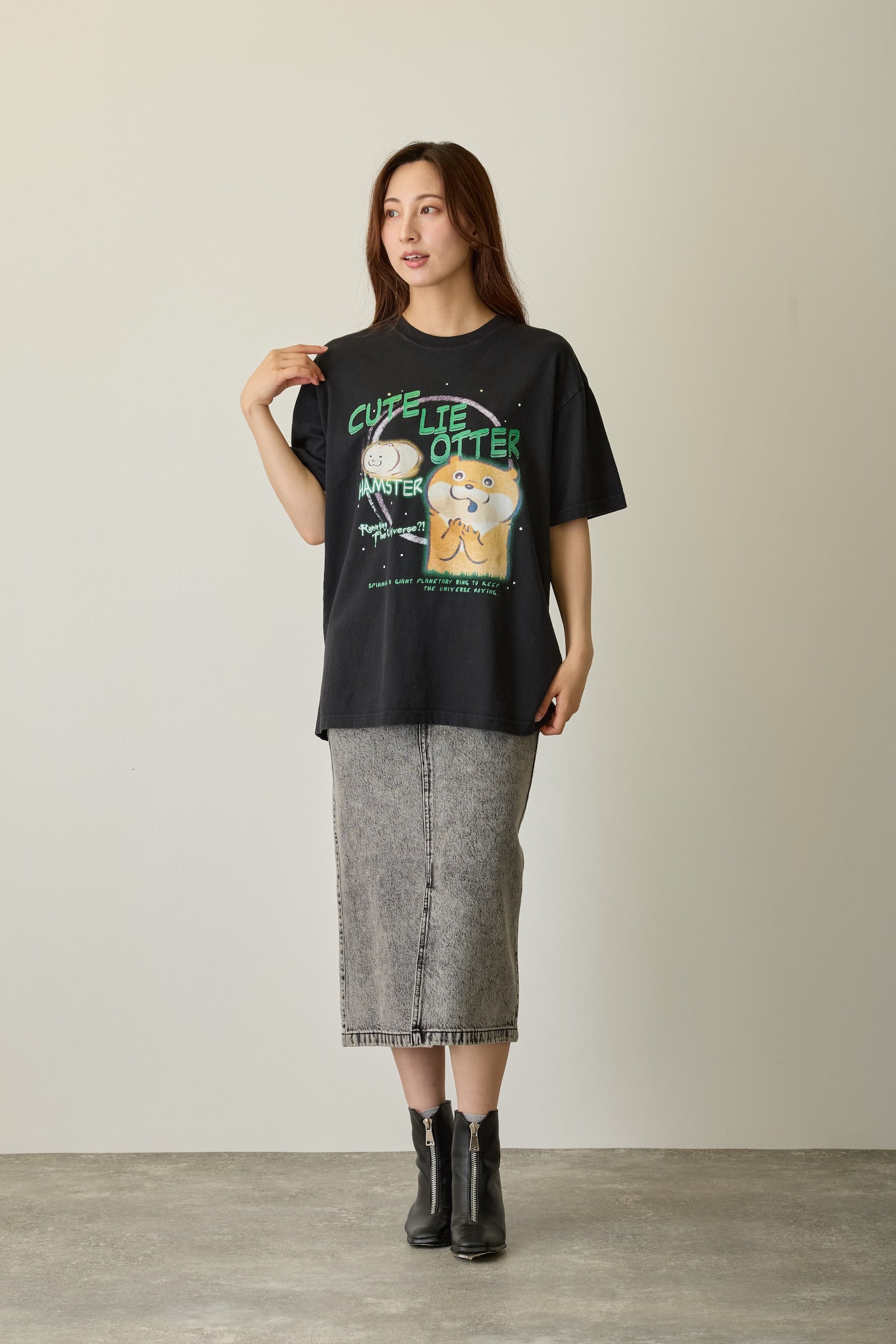 【先行販売】可愛い嘘のカワウソ Tシャツ ハムスターが宇宙を?! ブラック