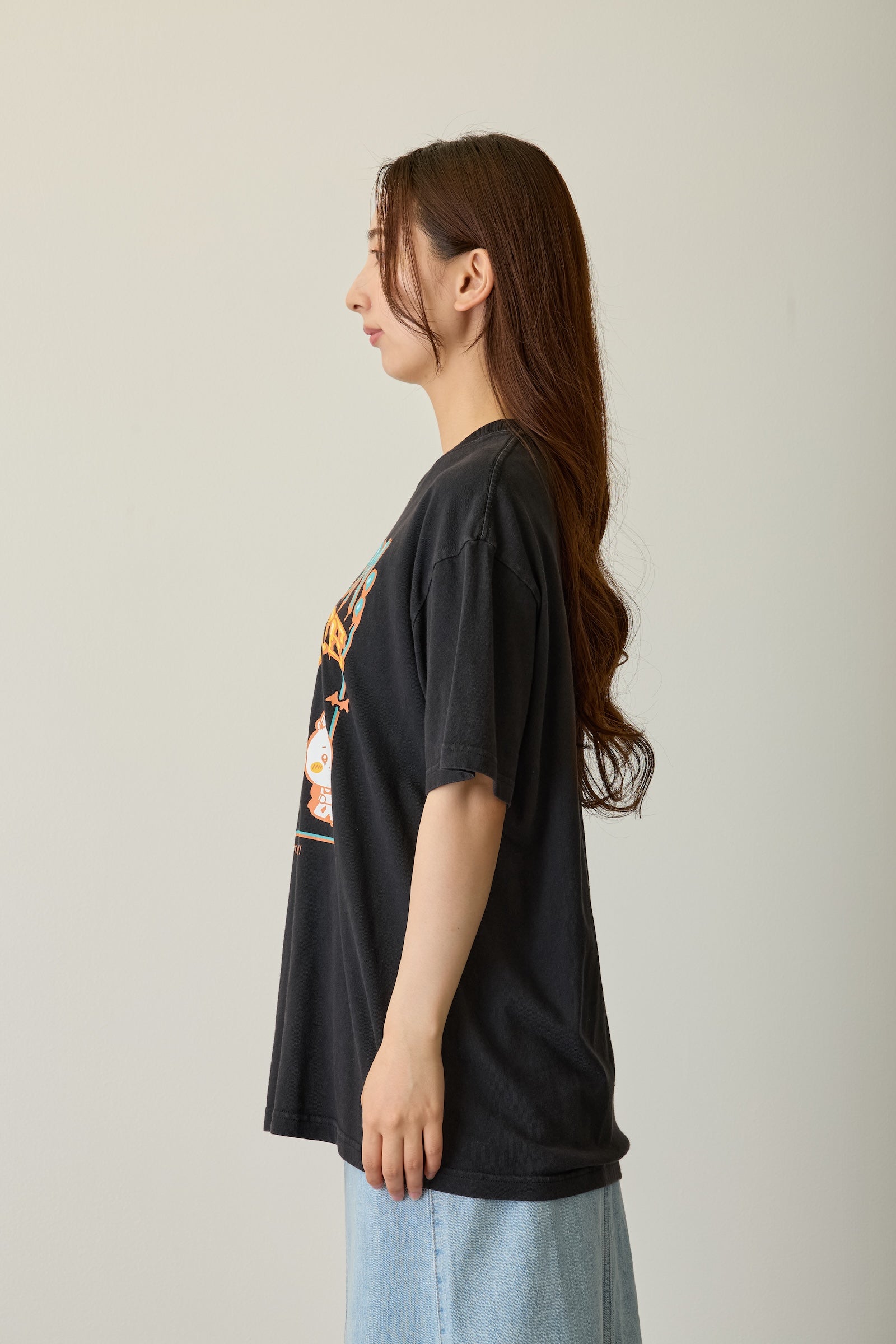 【先行販売】ちいかわ 発泡プリントTシャツ OPERATION:OMURICE ブラック