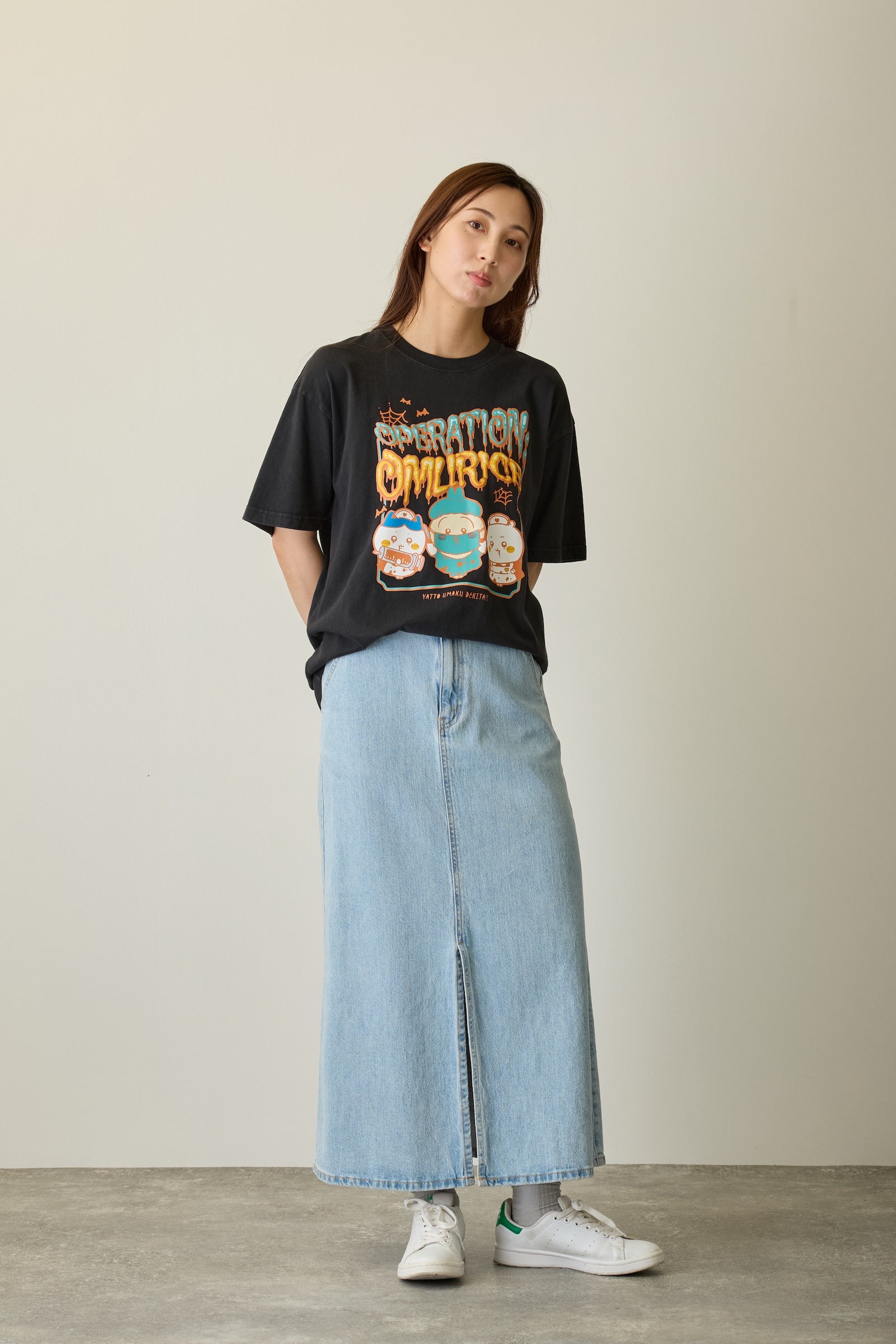 【先行販売】ちいかわ 発泡プリントTシャツ OPERATION:OMURICE ブラック