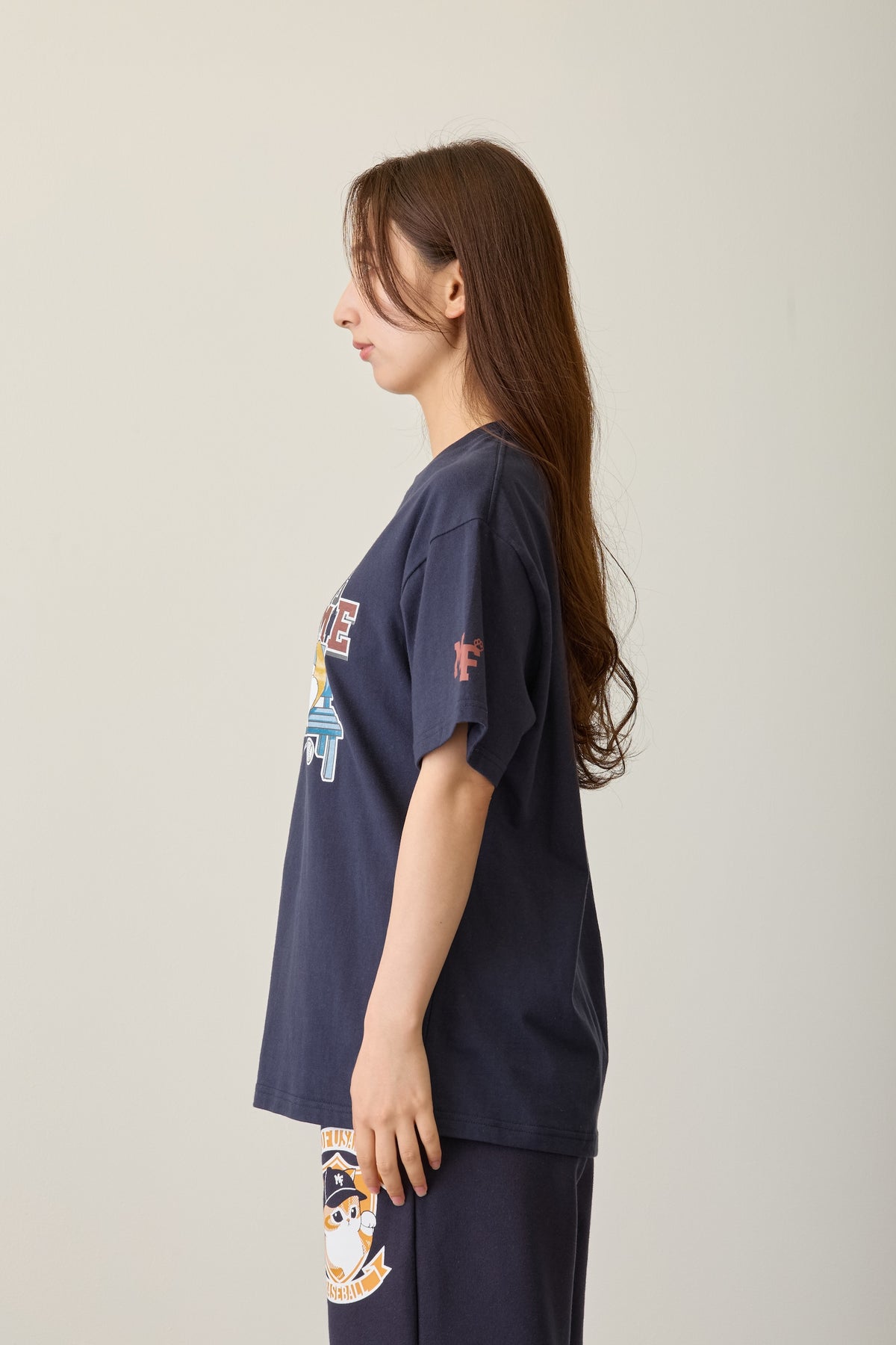 mofusand Tシャツ PAWSING THE GAME  ネイビー