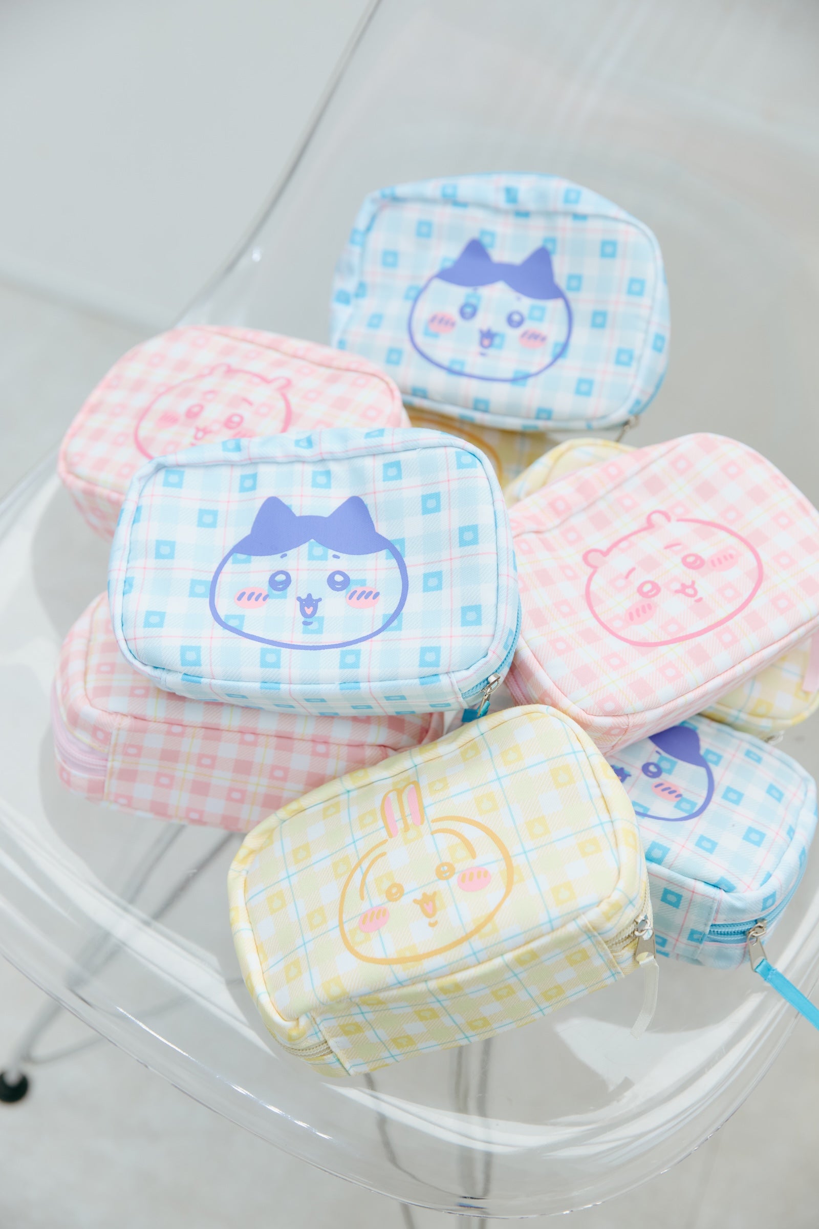 ちいかわ チェックシリーズ ポーチ ハチワレ ブルー