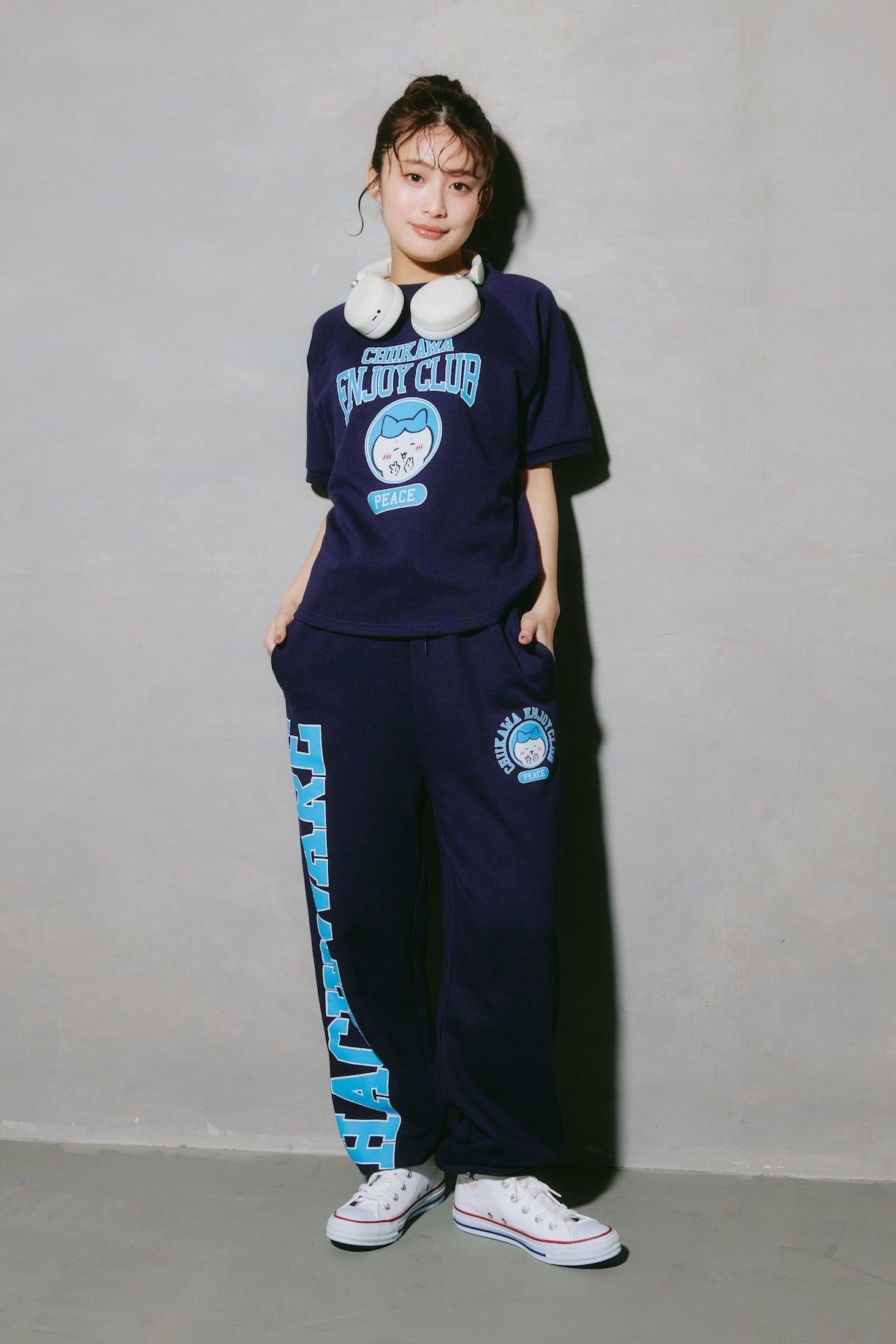 【2BUY10%OFF対象商品】ちいかわ スウェットパンツ ピース ハチワレ ネイビー