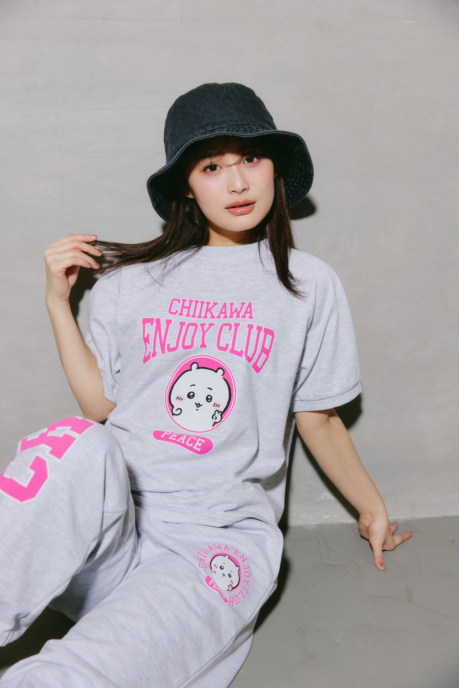 グレー Tシャツ ピースサイン ちいかわ Tシャツ ピース ちいかわ 杢グレー