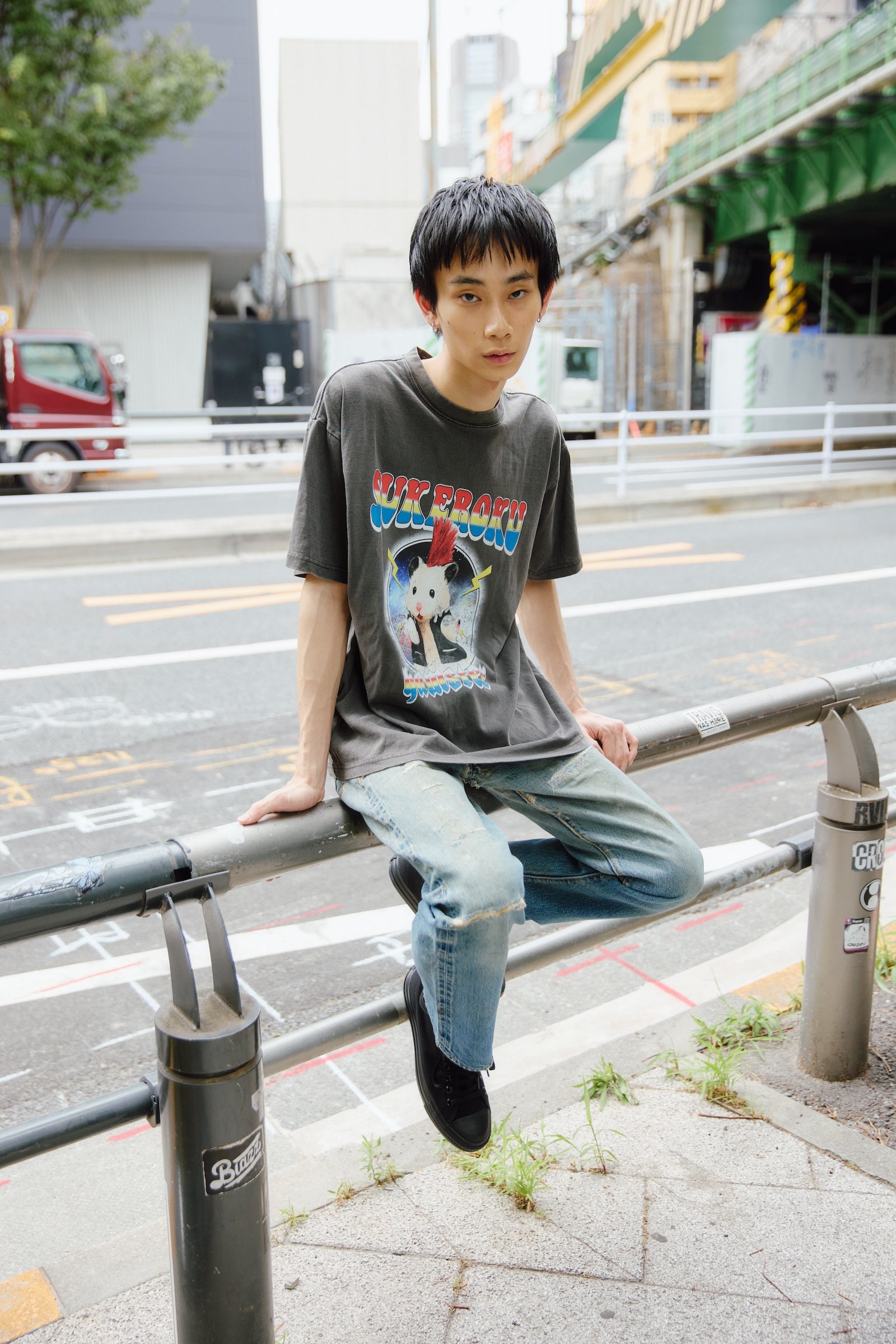 助六の日常 Tシャツ ロックな助六 スミ
