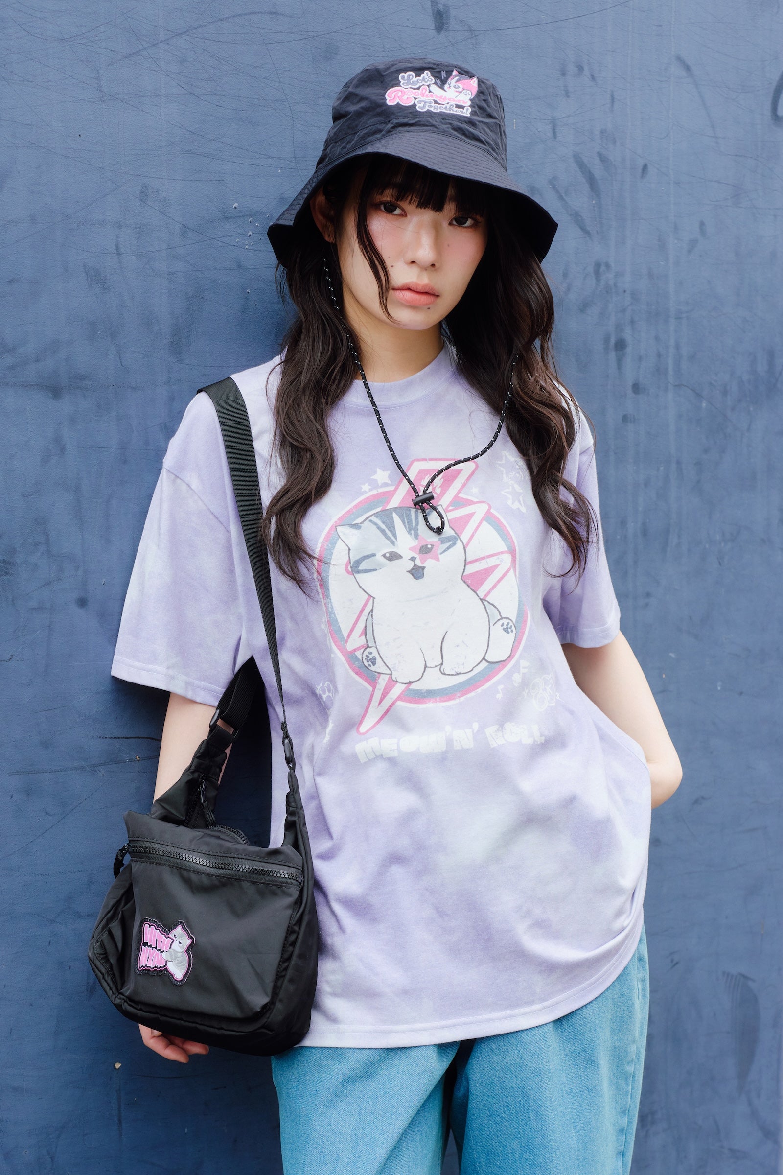 【7月中旬以降お届け】mofusand  Tシャツ MEOW’N’ROLL パープル