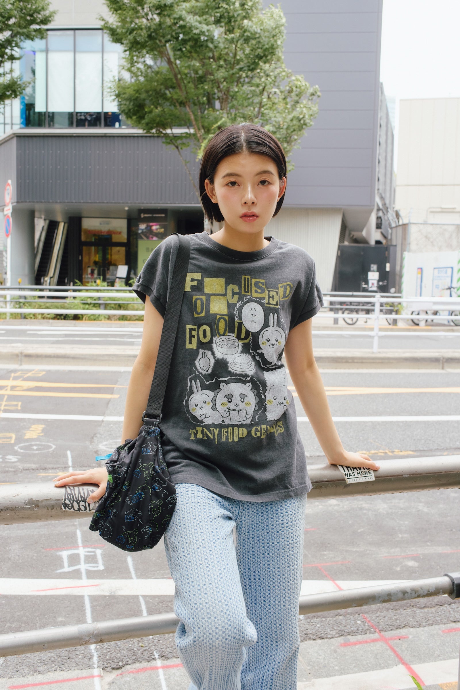 【7月中旬以降お届け】ちいかわ ワイドノースリーブ FOCUSED ON FOOD スミ