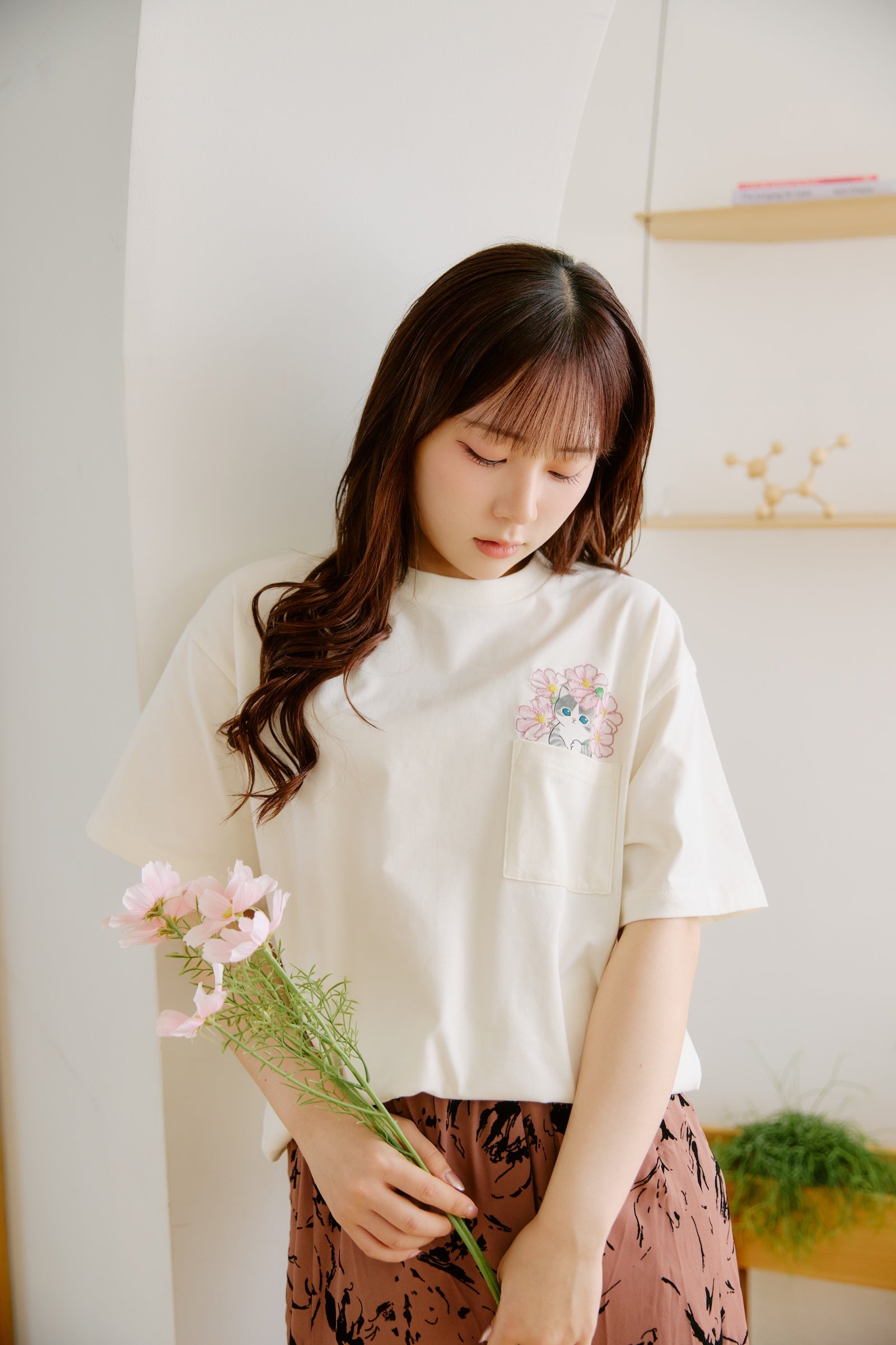 mofusand×日比谷花壇 Tシャツ コスモス オフホワイト