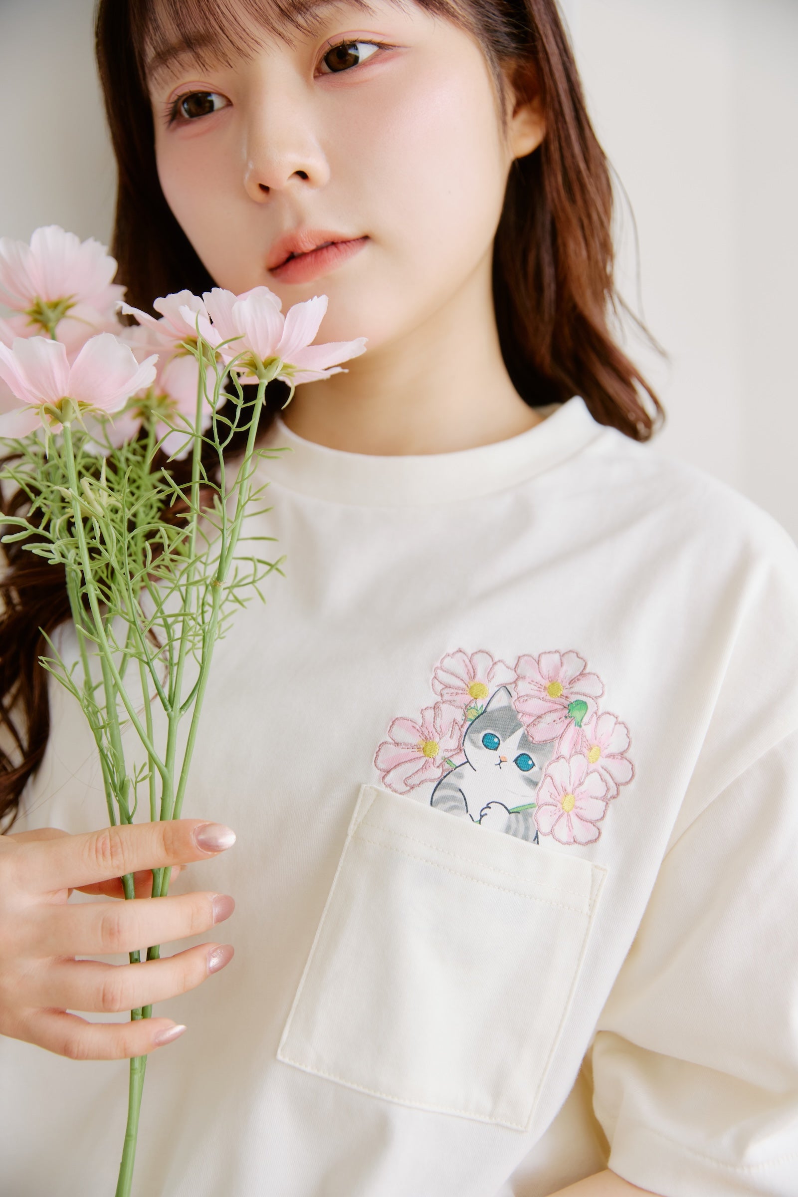 mofusand×日比谷花壇 Tシャツ コスモス オフホワイト