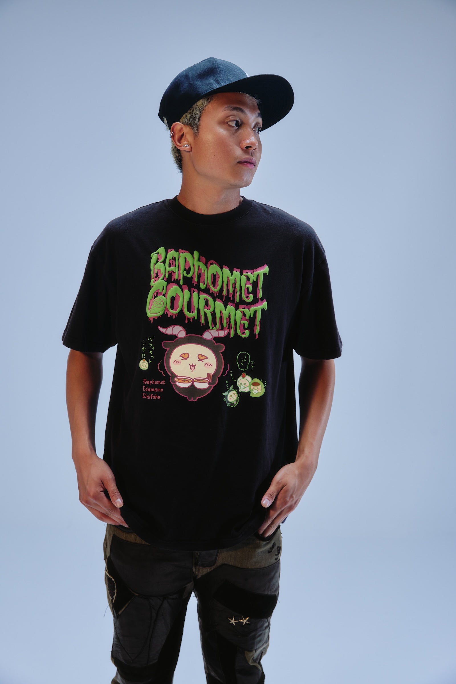 【先行販売】ちいかわ 発泡プリントTシャツ BAPHOMET GOURMET ブラック