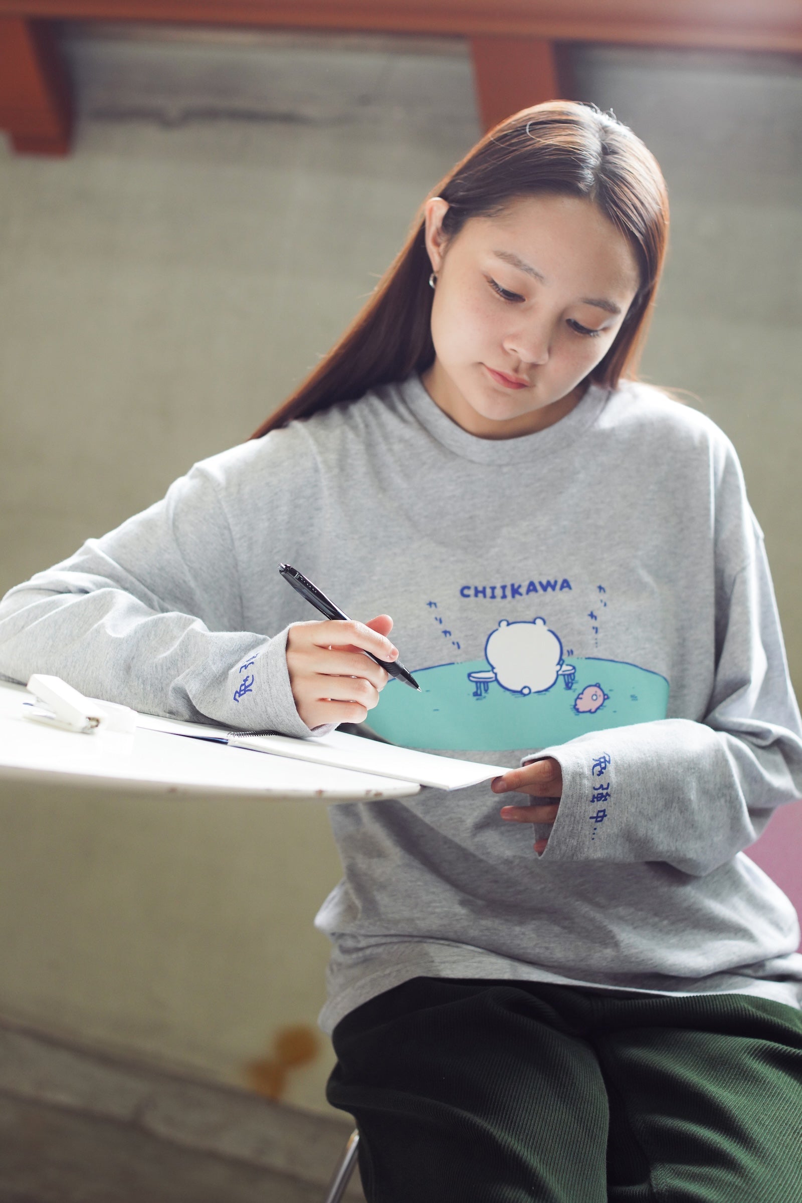 ちいかわ 長袖Ｔシャツ 試験勉強 アッシュ