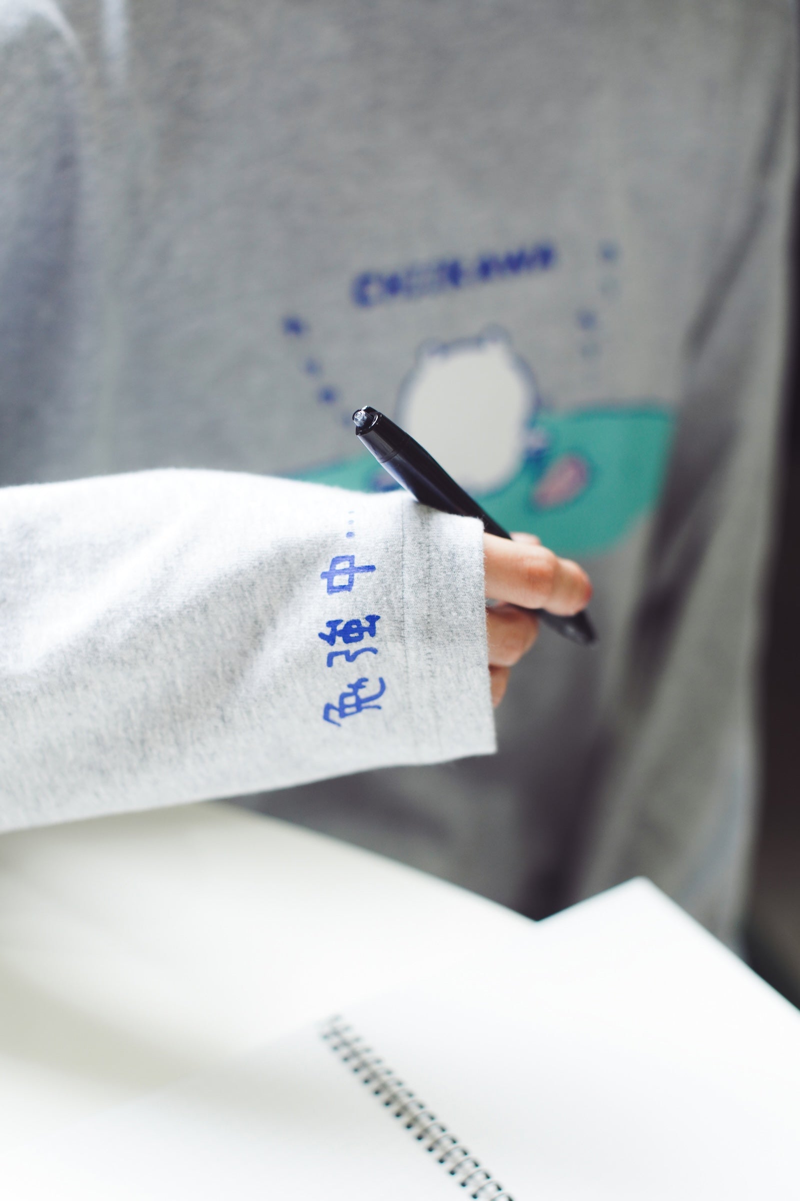 ちいかわ 長袖Ｔシャツ 試験勉強 アッシュ