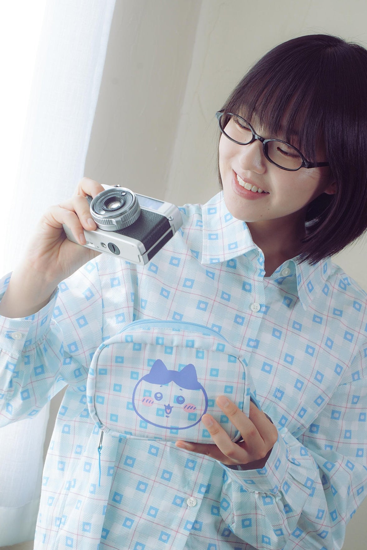 ちいかわ チェックシリーズ ポーチ ハチワレ ブルー