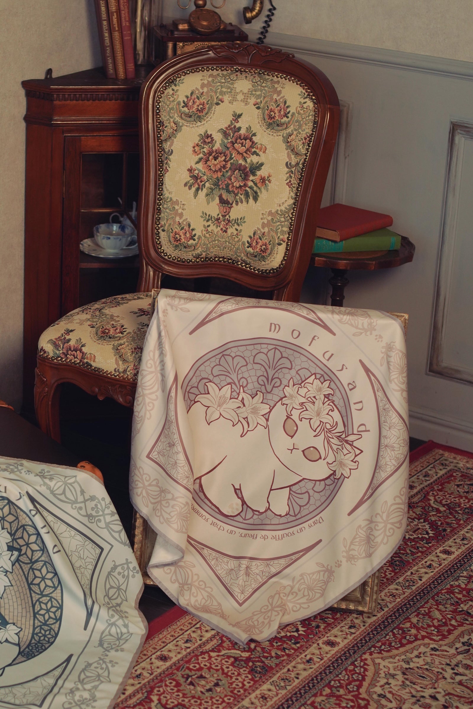 【2BUY10%OFF対象商品】mofusand   スカーフ アールヌーヴォー風 リリー モーヴベージュ