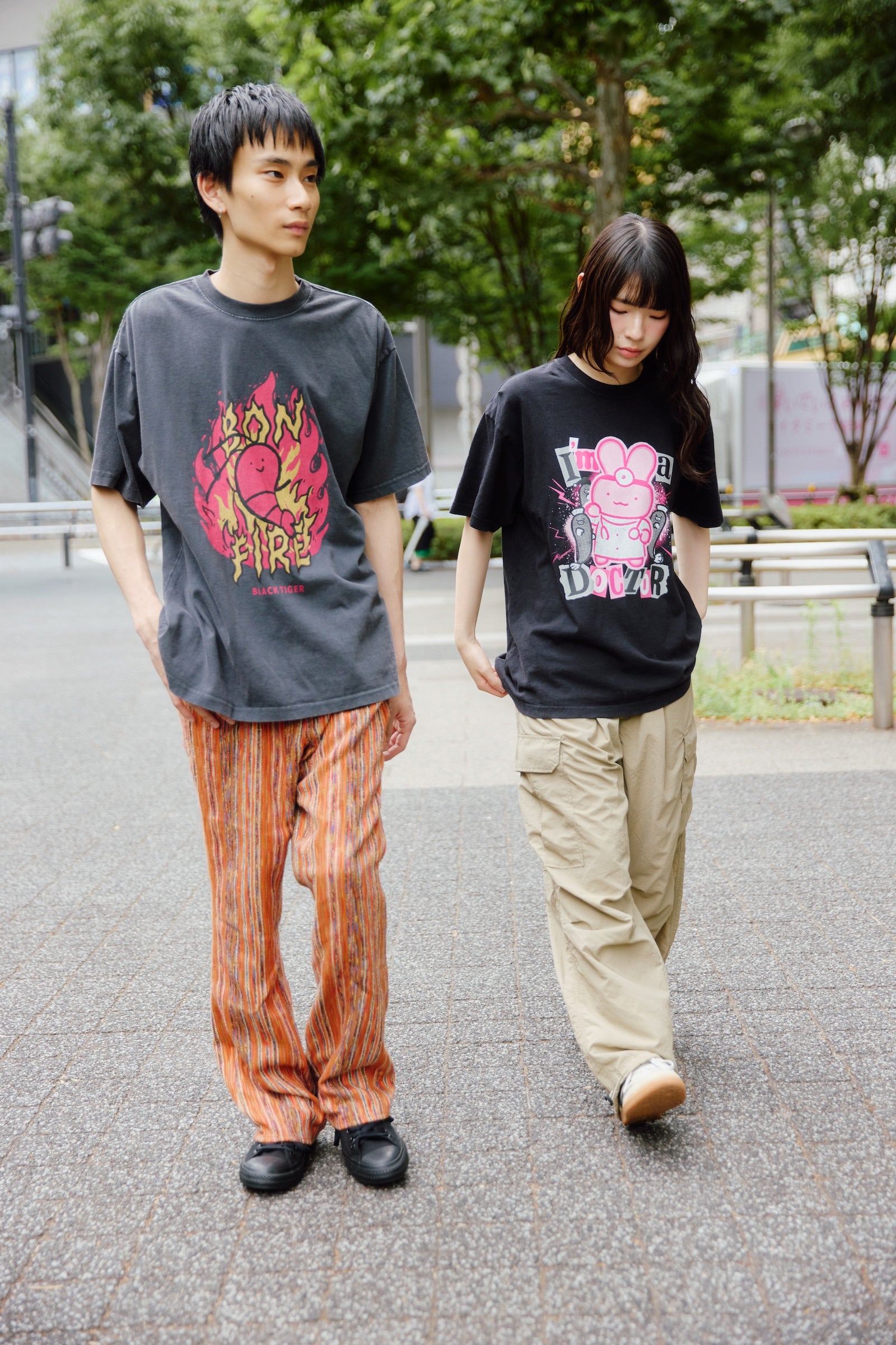 【7月中旬以降お届け】ホワイトタイガーとブラックタイガー Tシャツ うさぎ先生 I’m a Doctor ブラック