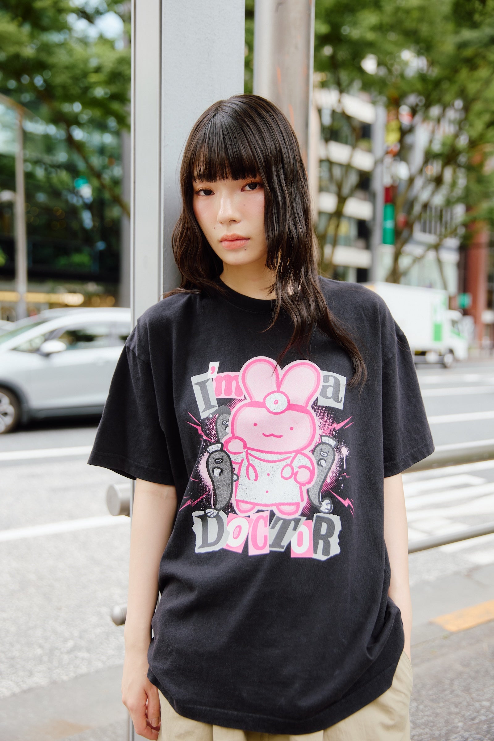 【7月中旬以降お届け】ホワイトタイガーとブラックタイガー Tシャツ うさぎ先生 I’m a Doctor ブラック