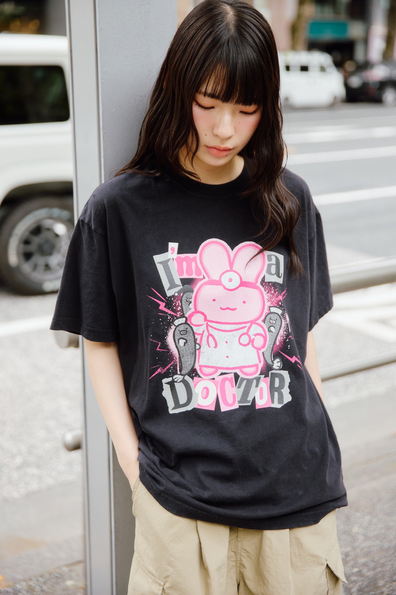 【7月中旬以降お届け】ホワイトタイガーとブラックタイガー Tシャツ うさぎ先生 I’m a Doctor ブラック